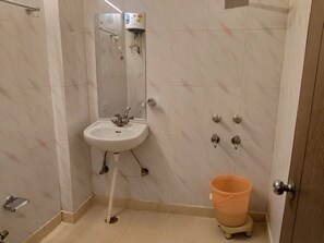 Shower, free toiletries, soap, shampoo