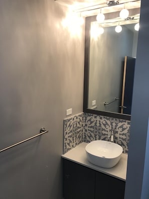 Dusche, Handtücher, Seife, Shampoo