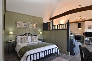 1 bedroom, desk, iron/ironing board, free WiFi