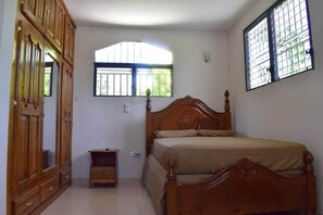 3 bedrooms, WiFi, bed sheets