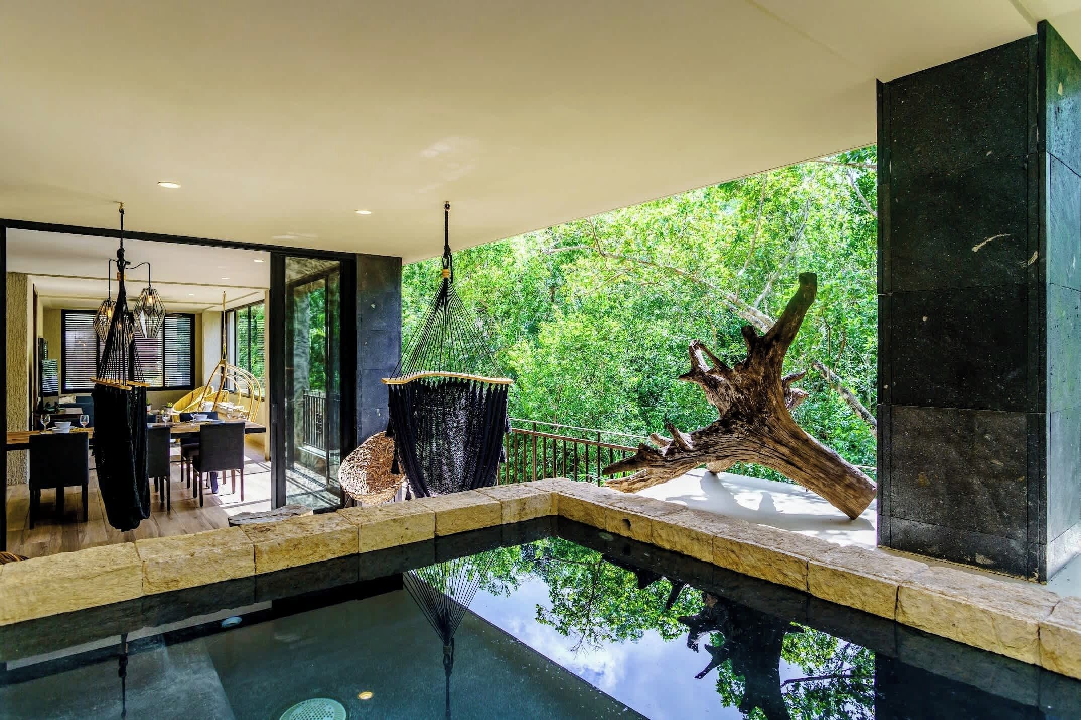 Sisäuima-allas, ulkouima-allas