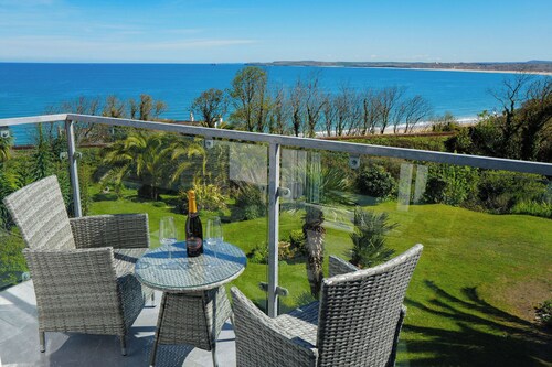 Beautiful Sea view apartment Sleeps 2