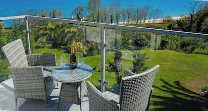 Beautiful Sea view apartment Sleeps 2