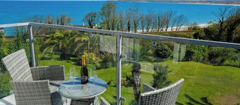 Beautiful Sea view apartment Sleeps 2