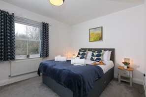 2 bedrooms, iron/ironing board, WiFi, bed sheets - Honeysuckle Cottage, Lelant - Sleeps 4 - Dog Friendly - Parking for One Car (Lelant)