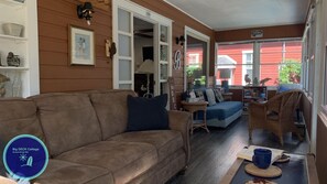 TV connectée, cheminée, lecteur de DVD, vidéothèque