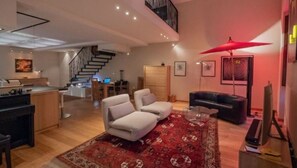 TV connectée, lecteur de DVD, livres, médiathÚque