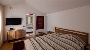 2 chambres, coffres-forts dans les chambres, bureau