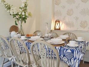 Dining - A delightful fisherman’s cottage with uninterrupted sea views. (Staithes near Whitby)