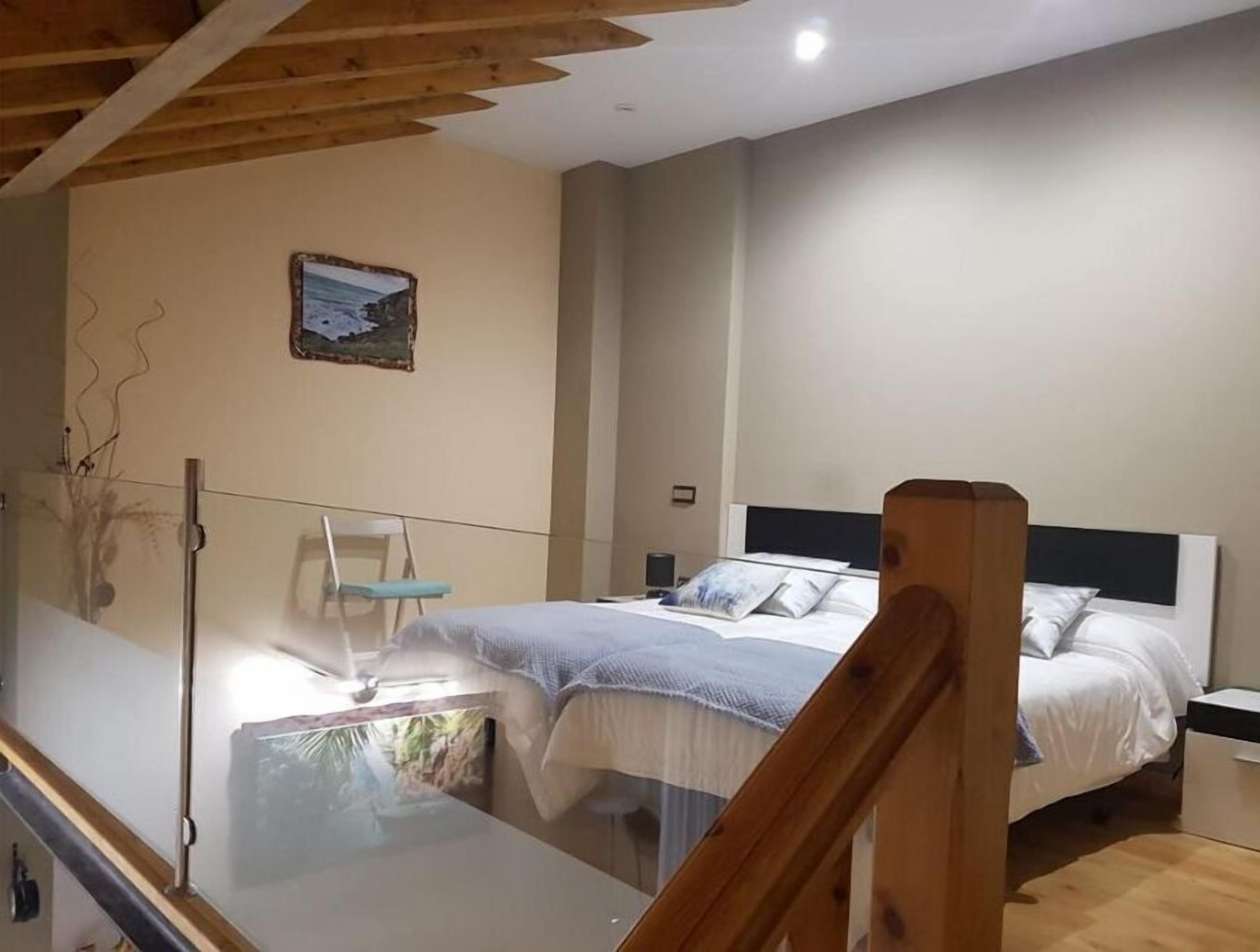 1 slaapkamer, een strijkplank/strijkijzer, wifi, beddengoed