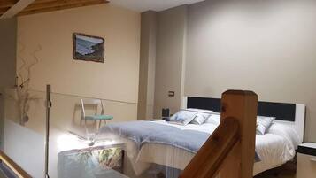 1 slaapkamer, een strijkplank/strijkijzer, wifi, beddengoed