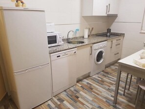Refrigerador, microondas, parrilla de estufa y lavavajillas