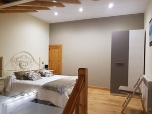 1 chambre, fer et planche à repasser, Wi-Fi, draps fournis
