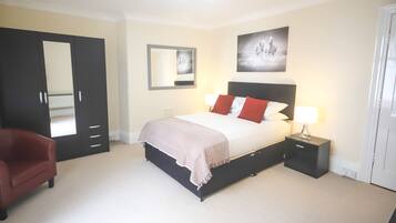 6 bedrooms, iron/ironing board, travel crib, free WiFi