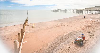 Una propiedad de 6 dormitorios, a 2 minutos a pie del mar, playa y restaurantes.