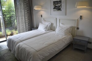 3 bedrooms, in-room safe, iron/ironing board, free WiFi - The perfect place to start your holiday (Arsenal)