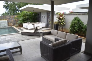 Outdoor dining - The perfect place to start your holiday (Arsenal)