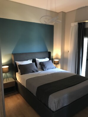 2 makuuhuonetta, työpöytä, äänieristys, silitysrauta/-lauta