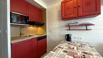 Fridge, microwave, oven, dishwasher