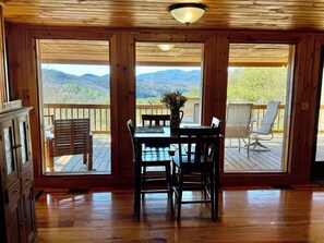 Dining - Lake Burton & Mountain View Cabin, Sleeps 8, 3BR/3BA — Clayton GA (Clayton)