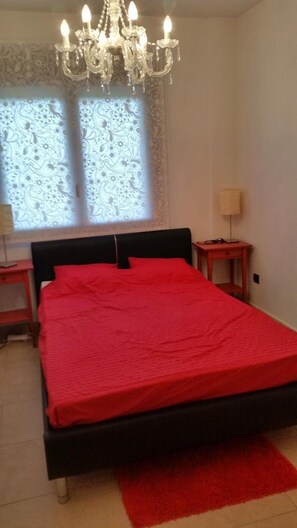 2 Schlafzimmer, Schreibtisch, Bügeleisen/Bügelbrett, Bettwäsche