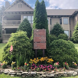 Exterior detail - Blowing Rock, Chetola Resort Mountain Chic condo - close to Main Street (Blowing Rock)