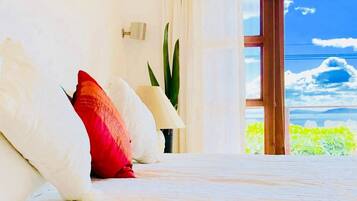 5 bedrooms, in-room safe, desk, iron/ironing board