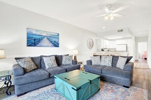 TV - 3-bedroom vacation home steps to Tybee Island Beach (Tybee Island)
