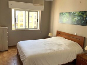 1 chambre, fer et planche à repasser, Wi-Fi, literie fournie