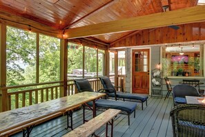Outdoor dining - Spectacular Views! -Great Location-Hot Tub-Dreamy Porch & Sun Room-Fenced Yd! (Arden)