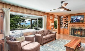 Smart TV, fireplace, video games, books - Spectacular Views! -Great Location-Hot Tub-Dreamy Porch & Sun Room-Fenced Yd! (Arden)