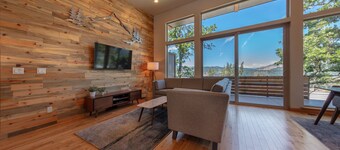 あなたのフッドリバーオアシスが待っています！ モダン＆豪華。 ビリヤードルームをチェックしてください。