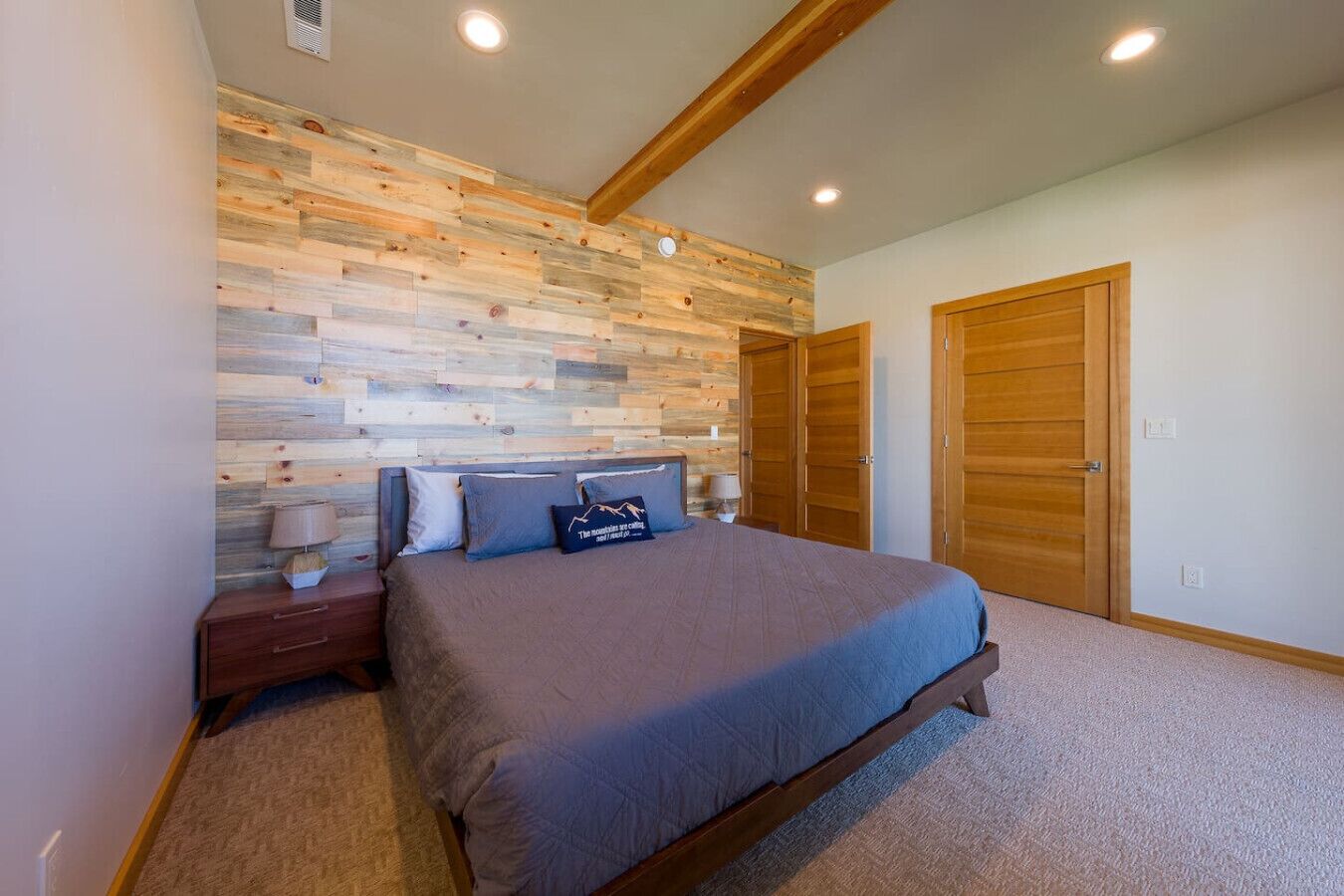 Iron/ironing board, travel crib, WiFi, bed sheets