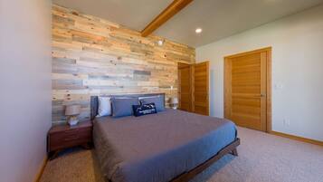 Iron/ironing board, travel crib, WiFi, bed sheets