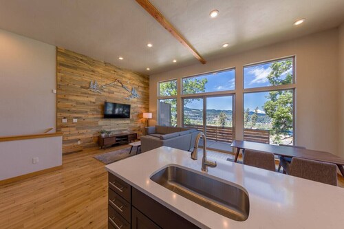 Hawks Landing - New, Modern, Views, Billiards!