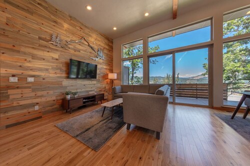 Hawks Landing - New, Modern, Views, Billiards!