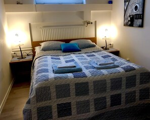 3 bedrooms, soundproofing, iron/ironing board, WiFi - Apartment in basement (Skogstorp-Västra Gärdet-Arvidstorp)
