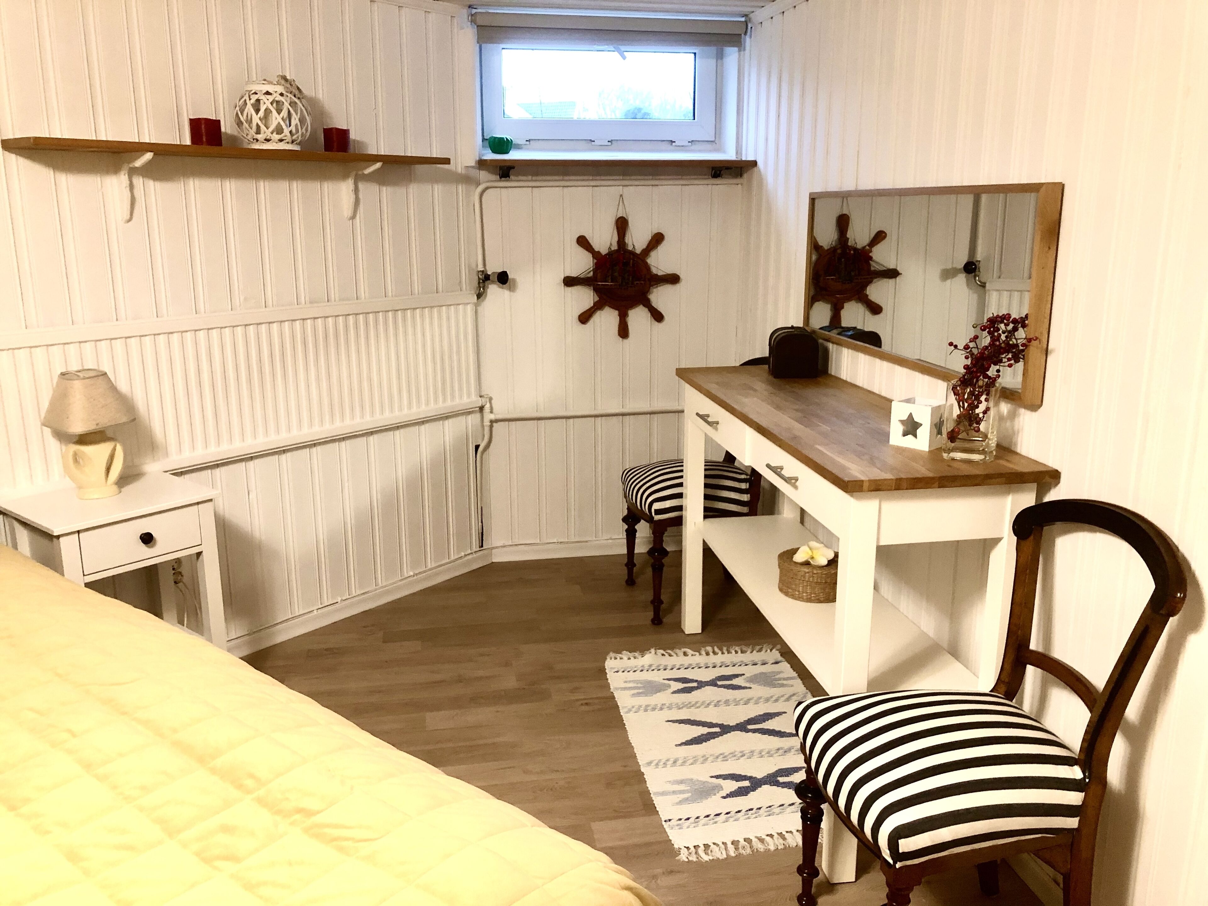 3 dormitoris, habitacions insonoritzades i planxa i posts de planxar 