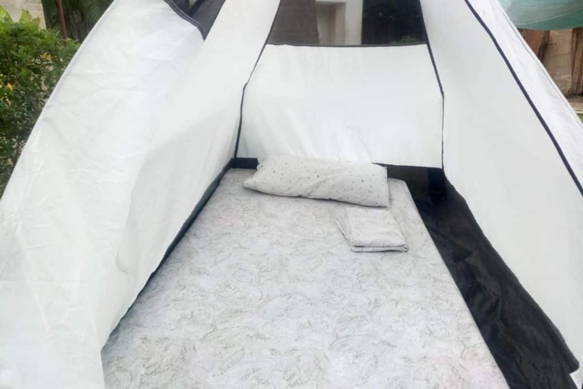 Tienda de campaña (Single) | 1 habitación, tabla de planchar con plancha, wifi gratis y ropa de cama