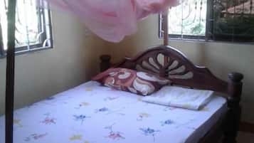 Setrika/meja setrika, Wi-Fi gratis, dan seprai linen