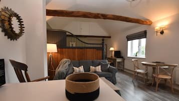 Smart TV, DVD player, stereo