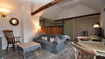 Smart TV, DVD player, stereo