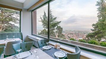 Se sirven desayunos, comidas y cenas