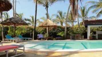 Kolam renang outdoor