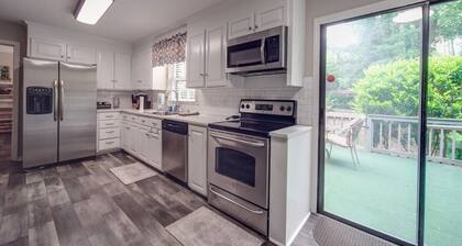 4-BR South Charlotte Getaway — Min to Everything!