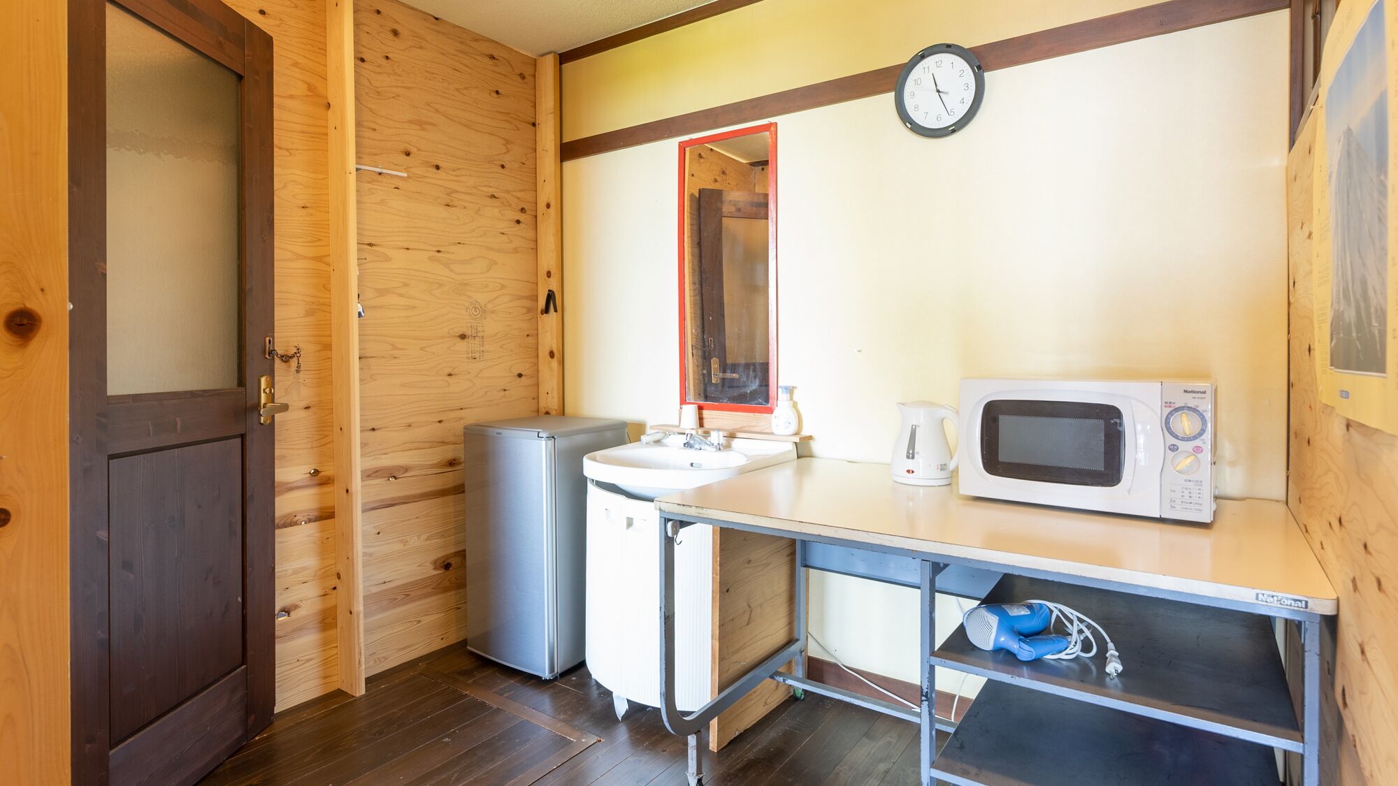 family room, non smoking, shared bathroom | down duvets, desk, free wifi, bed sheets