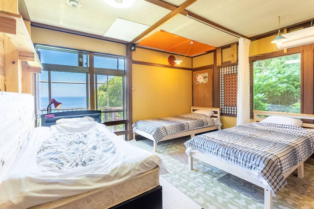 family room, non smoking, shared bathroom | down duvets, desk, free wifi, bed sheets