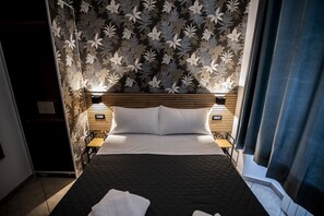 Quarto casal ou duplo standard | Roupas de cama premium, cofres nos quartos, escrivaninha