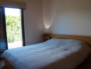 3 chambres, fer et planche à repasser, draps fournis