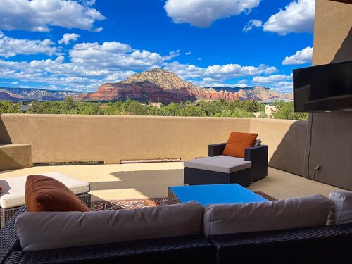 Awe-inspiring setting, private heated pool/spa, just close enough to the action